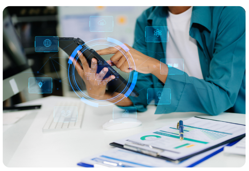 Profissional analisando métricas de Cloud em ambiente corporativo